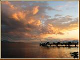 Nuages rouges sur le lac