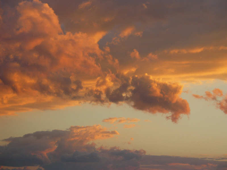 Nuages rouges sur le lac