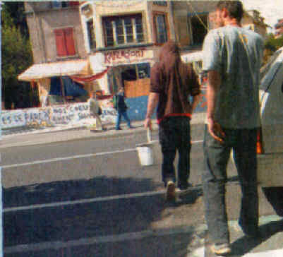 Et on occupe . . .