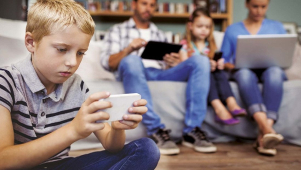 enfant devant ecran